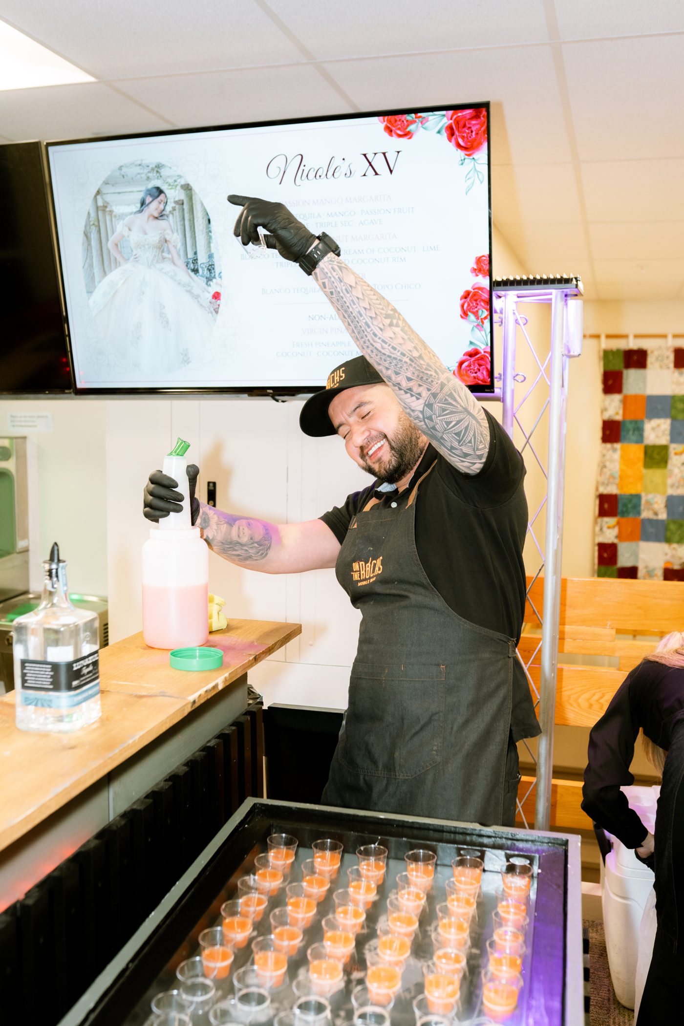 Bartender haciendo flair