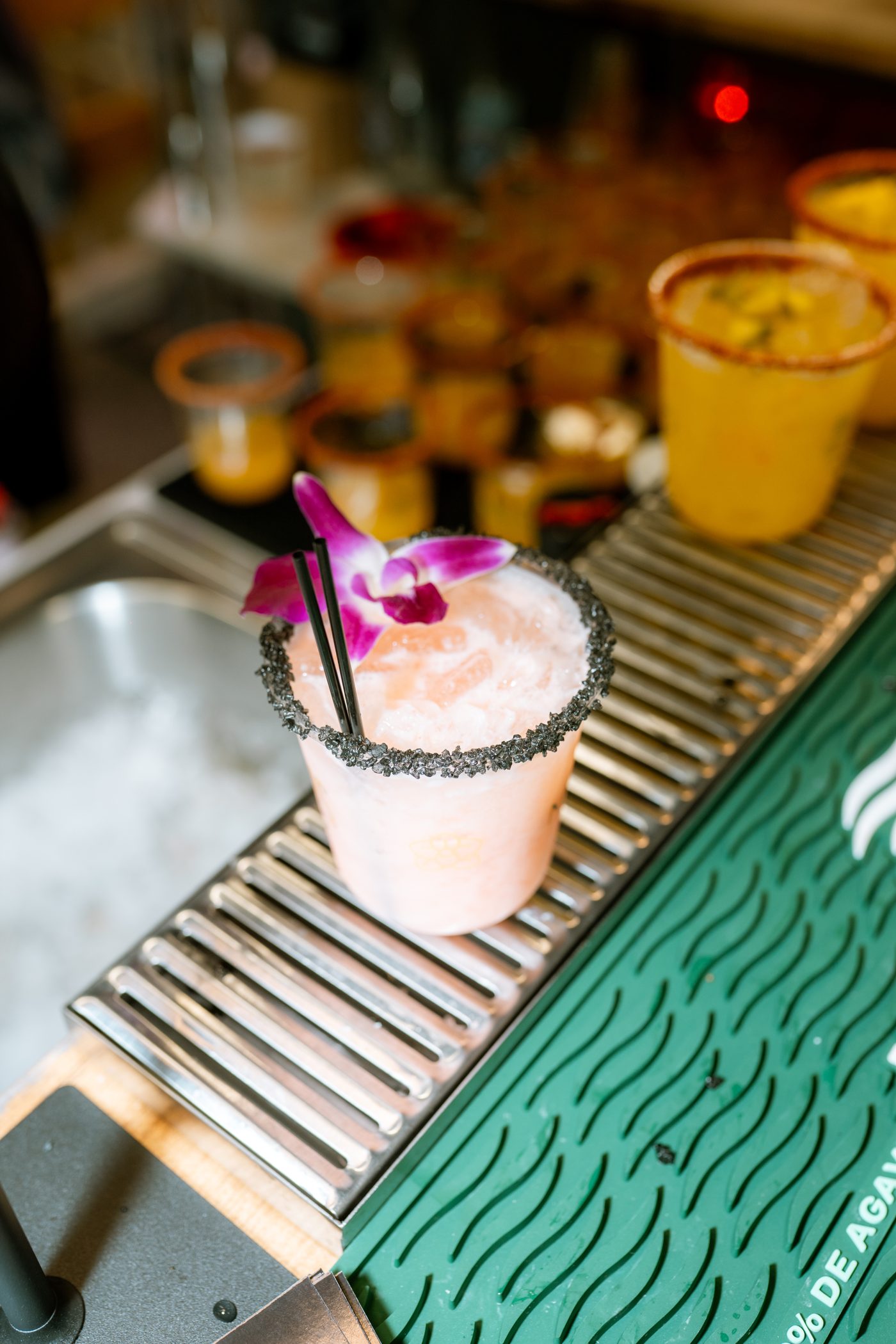 Margarita rosa con flor